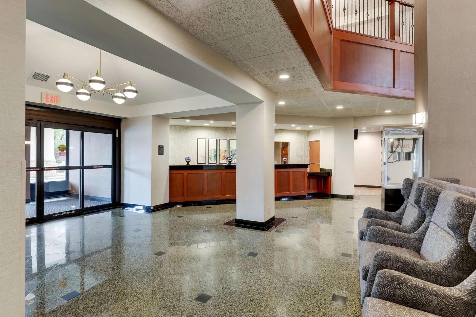 Drury Inn & Suites Birmingham Lakeshore Drive Eksteriør bilde