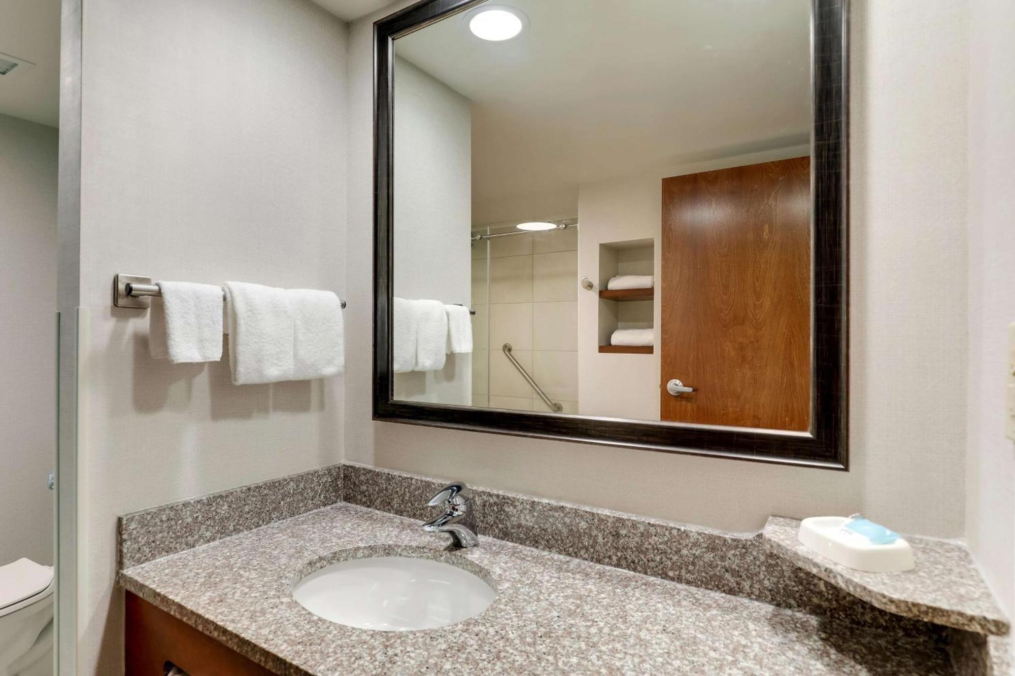 Drury Inn & Suites Birmingham Lakeshore Drive Eksteriør bilde